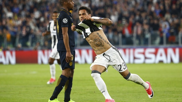Watch: Alves' dominant semi-final continues with thunderous volley
