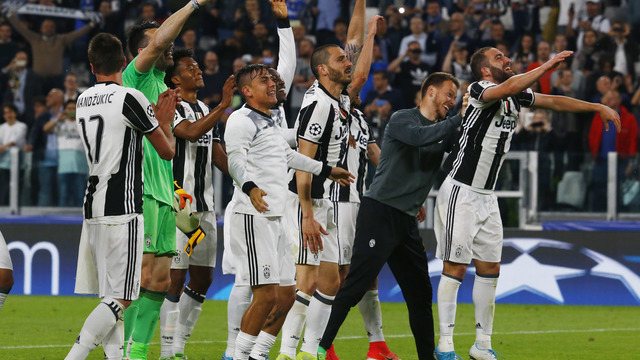 Dani Alves shines again as Juventus eases into Champions League final