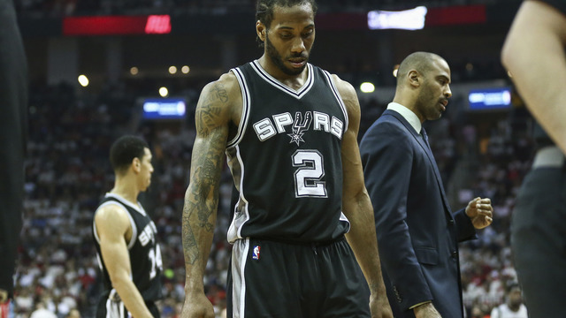 Watch: Kawhi misses wide-open layup
