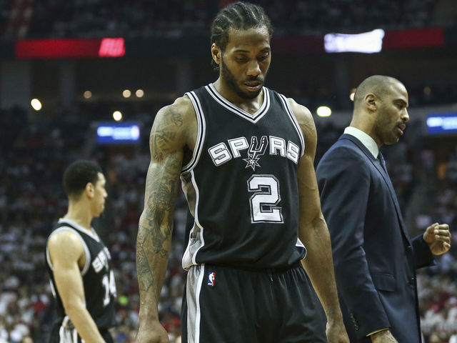 Watch: Kawhi misses wide-open layup