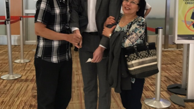 McDavid caught in incredibly awkward photo with adoring fans