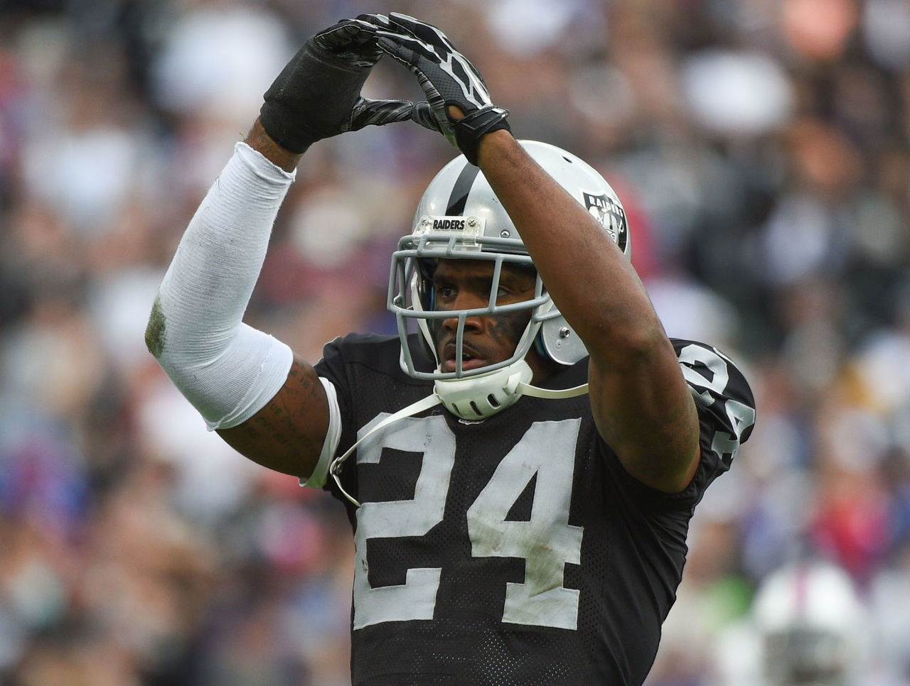 Look: Charles Woodson approves of Lynch's jersey number