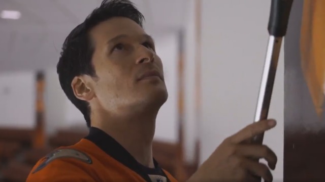 Watch: Kariya makes surprise cameo in Ducks' playoff promo