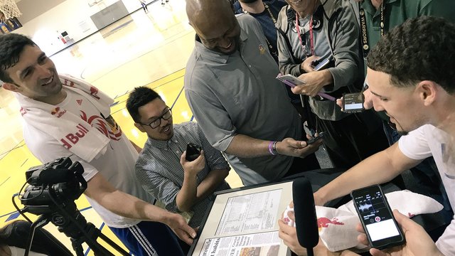 Warriors' Pachulia trolls Thompson with framed reminder of 'historical night'