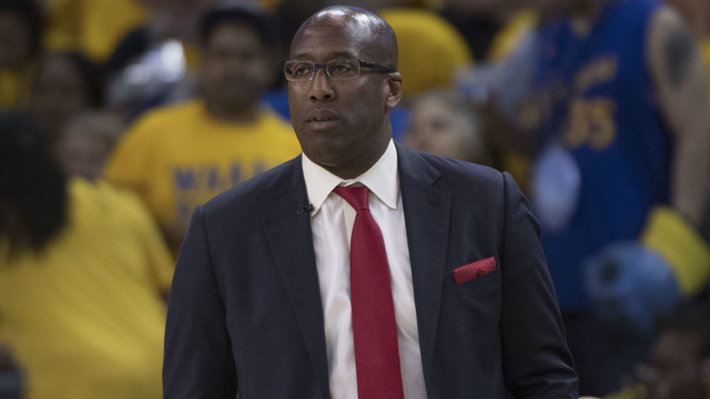 Mike Brown not intimidated by Popovich, jokes he could beat him up