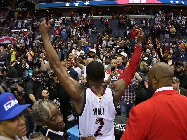 Watch: Wall jumps on scorer's table to hype Wizards crowd