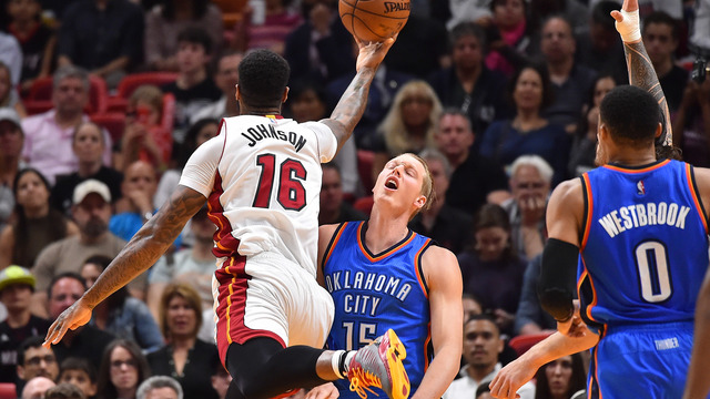 Watch: Kid crosses up Thunder's Singler