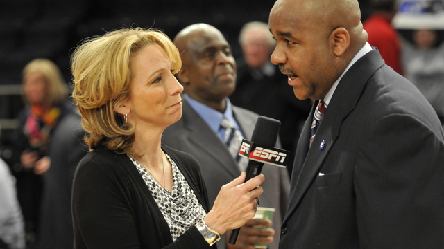 Beth Mowins becomes 1st woman to commentate NFL game in 30 years