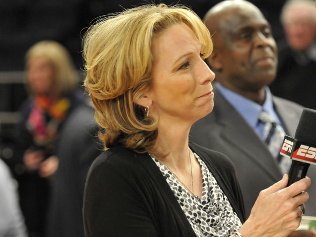 Beth Mowins becomes 1st woman to commentate NFL game in 30 years