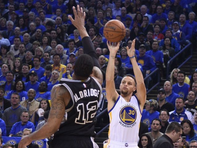 Warriors' Brown compares Pachulia play to Aldridge undercutting Curry
