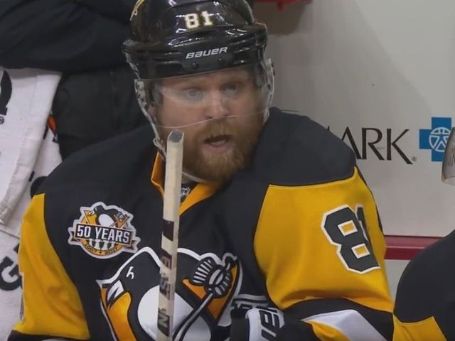 Watch: Frustrated Kessel loses it at Penguins' bench