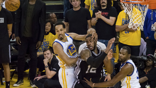 Pop critical of Aldridge's Game 2 performance: 'He can't be timid'