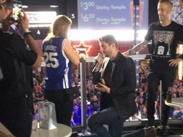 Watch: Fans get engaged at 76ers' draft lottery party