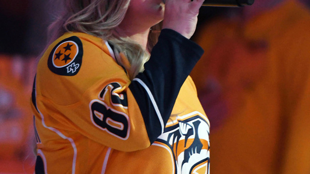 Kelly Clarkson takes blame for Preds' loss, as she predicted