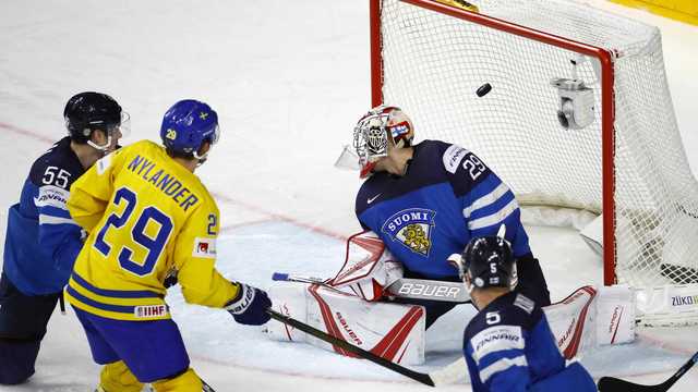 Sweden downs Finland to advance to gold medal game