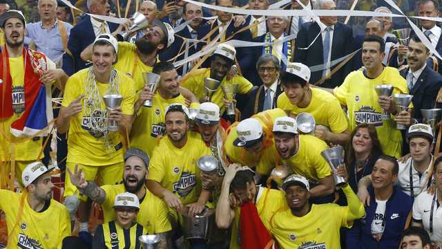 Watch: Fenerbahce celebrates Euroleague title by cutting Datome's top knot