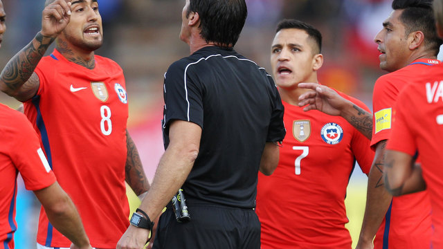 Vidal urges compatriot Sanchez to join him at Bayern Munich
