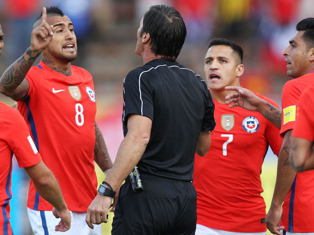 Vidal urges compatriot Sanchez to join him at Bayern Munich