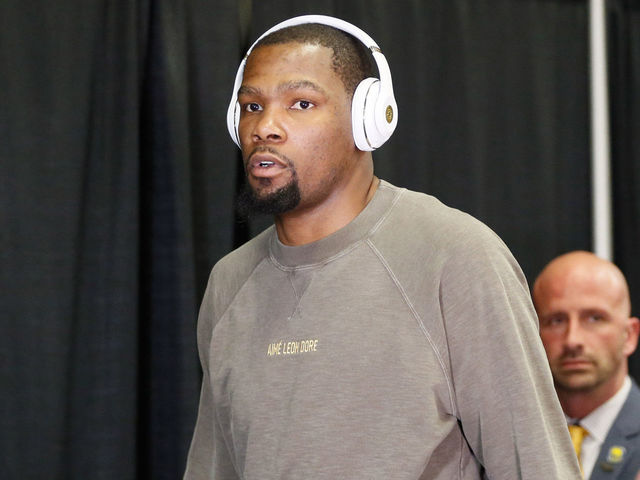 Durant won't visit White House if Trump invites Warriors: 'I don't respect' him