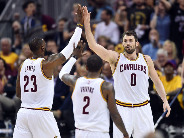 Watch: Love finds LeBron with picture-perfect outlet pass
