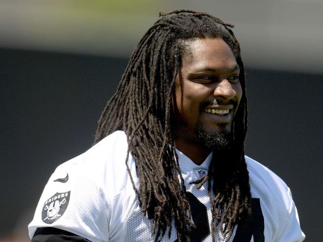 Marshawn Lynch buys Oakland restaurant to prevent it from closing