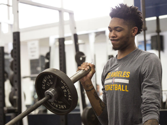 Lakers hire celebrity trainer Gunnar Peterson