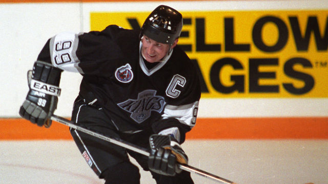 2 arrested after $500K of memorabilia stolen from Gretzky's father's home