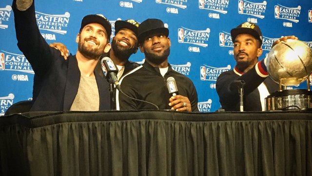 Watch: Cavaliers pose for selfie during LeBron's presser