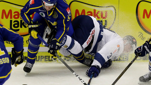 Canucks ink Swedish D-man Philip Holm to 1-year deal