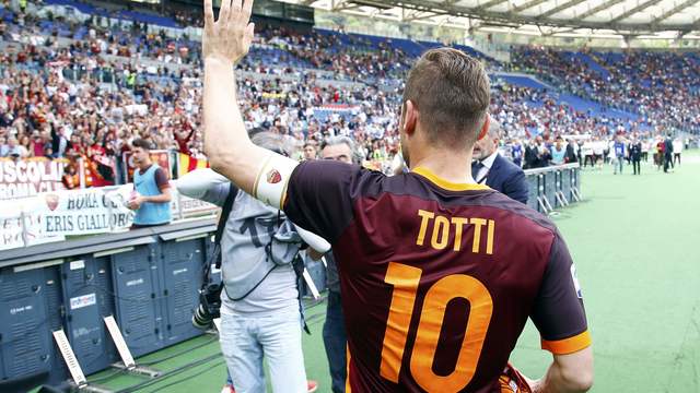 Roma unveils commemorative shirts ahead of Totti's last game