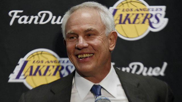 Stern: Lakers still could've traded for Chris Paul, but Kupchak 'panicked'