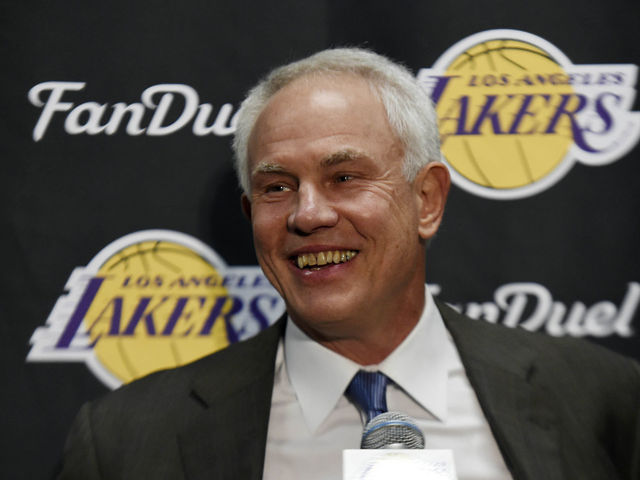 Stern: Lakers still could've traded for Chris Paul, but Kupchak 'panicked'