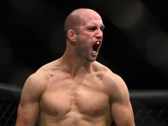 Watch: Oezdemir needs just 42 seconds for KO win over Manuwa