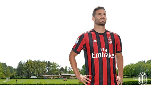 AC Milan strengthens defence with Musacchio signing