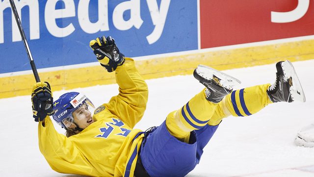 Flyers sign Swedish league's forward of the year, Oskar Lindblom