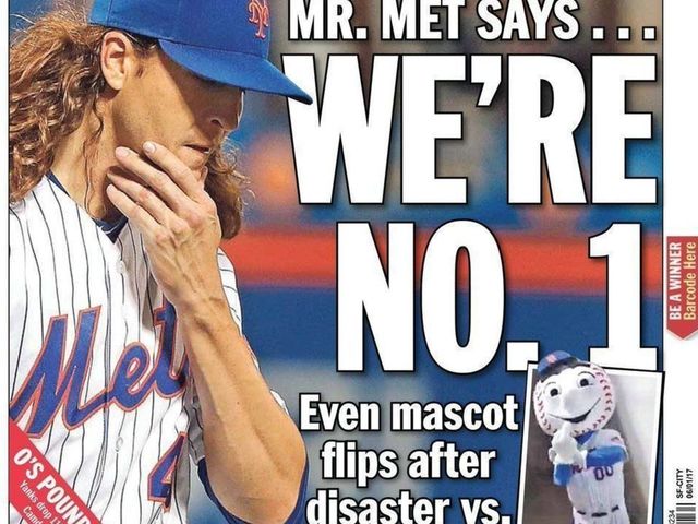 Mr. Met 'flipped off' fans and Twitter had jokes