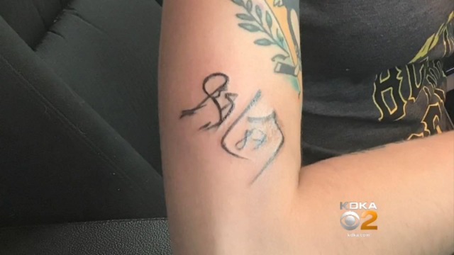 Watch: Penguins fan gets Crosby's autograph tattooed on arm