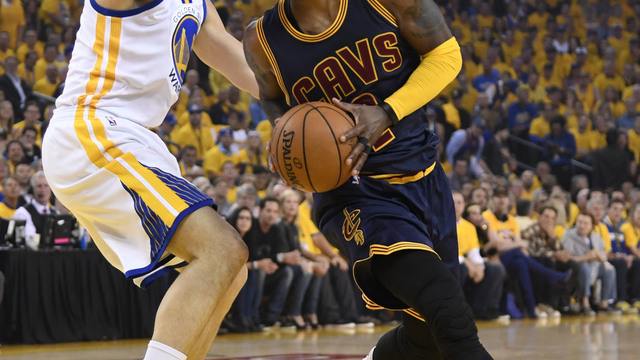 Watch: Kyrie eviscerates Dubs' defense with 1-on-4 drive