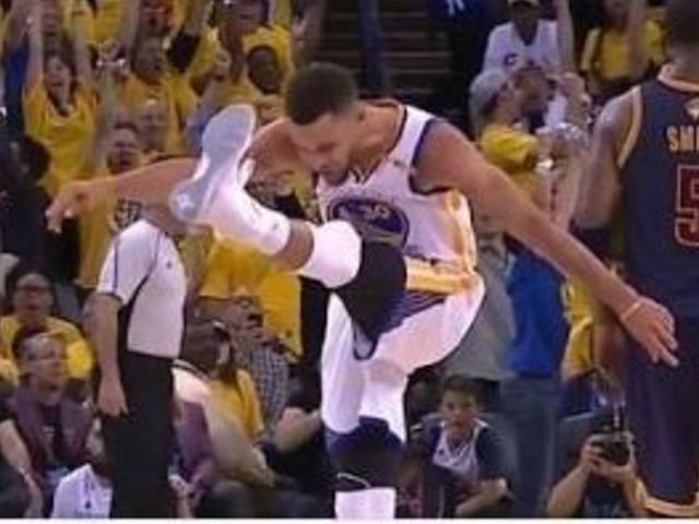 Watch: Curry high-steps it away after splashing another trey