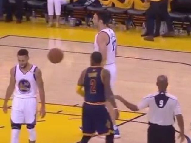 Watch: Referee nails Curry in the face with errant pass