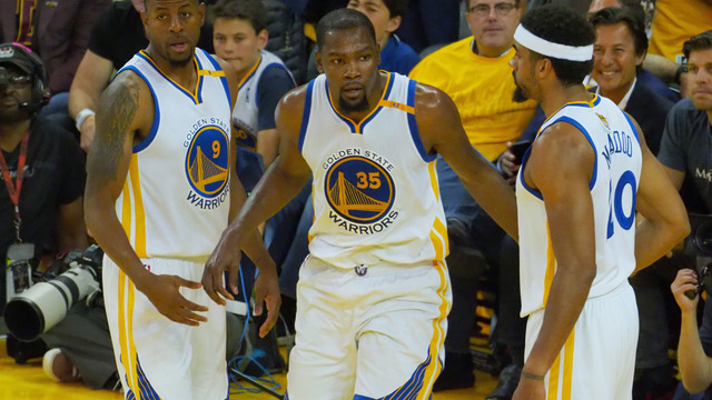 Warriors tie NBA record with 13th straight playoff win