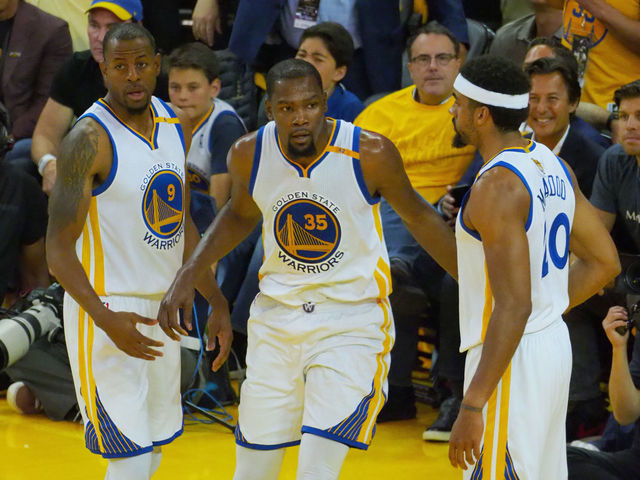 Warriors tie NBA record with 13th straight playoff win