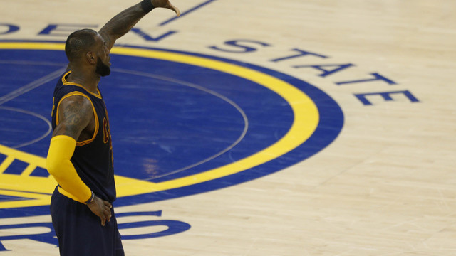 Report: LeBron not actively recruiting free agents for Cavs
