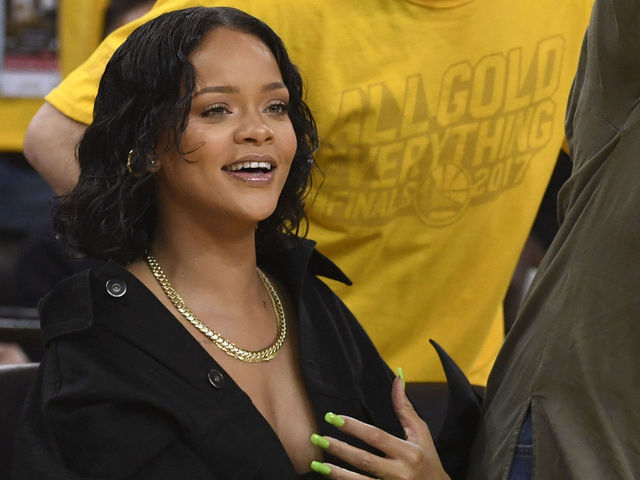 Watch: Rihanna bows to LeBron, dabs on Warriors fan
