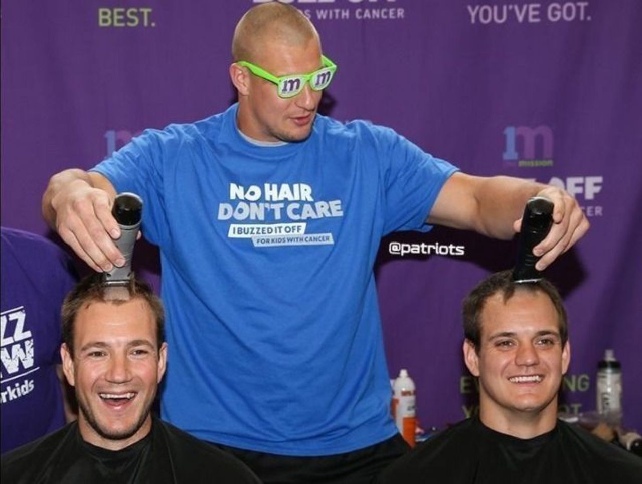 Watch Gronk Shaves Head For Charity For 6th Straight Year Thescore Com