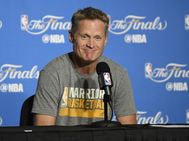 Watch: Warriors fans give Steve Kerr loud ovation in return