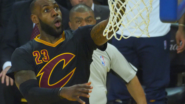 Look: LeBron's 1st-half shooting chart is insane