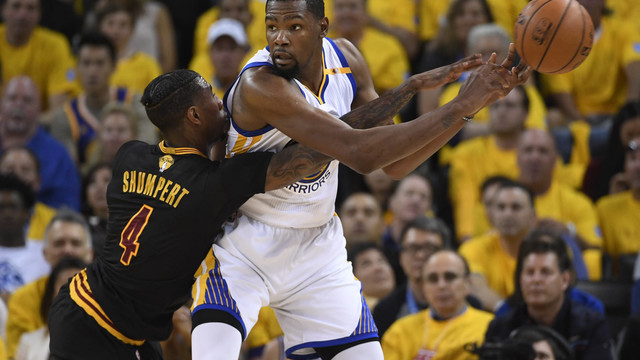 Report: Iman Shumpert needed IV for cramps after Game 2