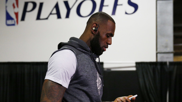 Study shows late-night tweeting impacts NBA players' performance