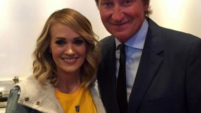 Look: Wayne Gretzky and Carrie Underwood, together at last